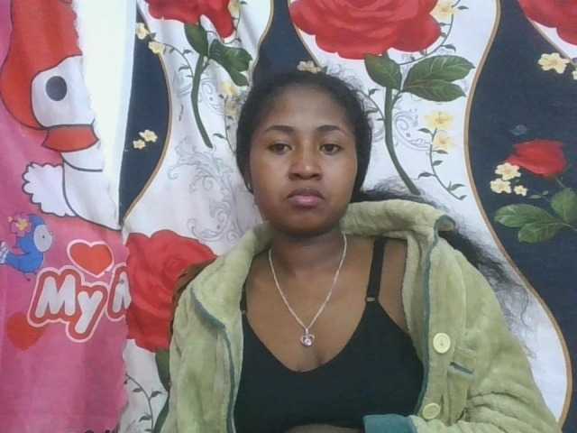 Marinah1a live cam on BongaCams