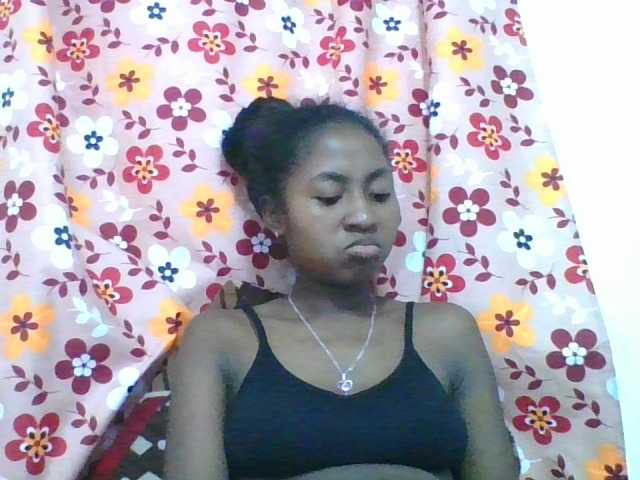 Marinah1a live cam on BongaCams