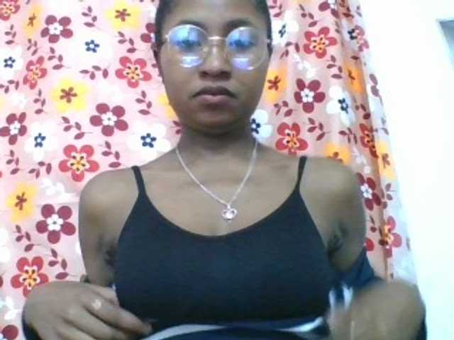 Marinah1a live cam on BongaCams