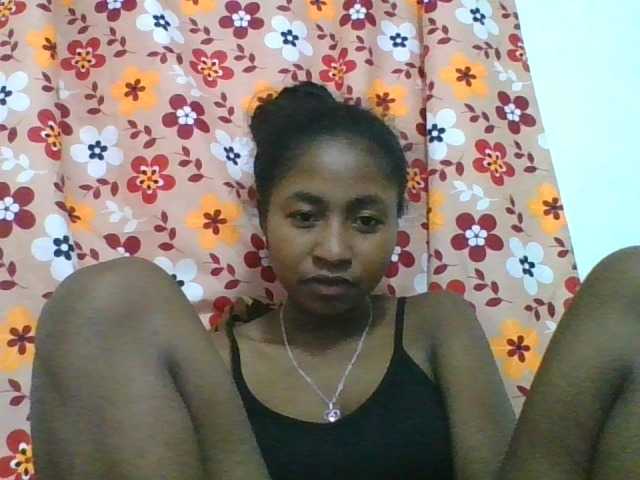 Marinah1a live cam on BongaCams