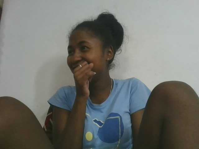 Marinah1a live cam on BongaCams