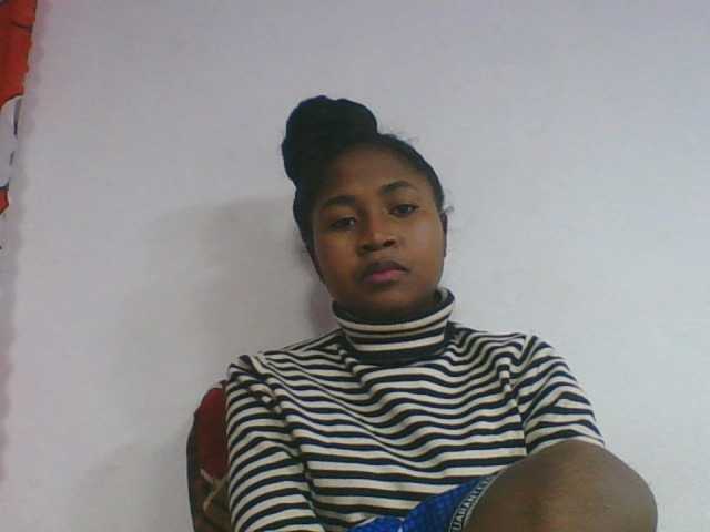 Marinah1a live cam on BongaCams