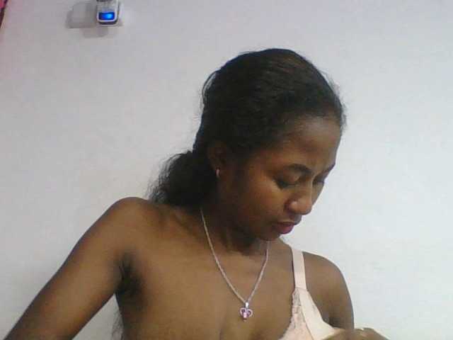 Marinah1a live cam on BongaCams