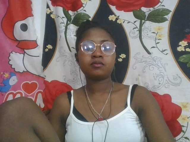 Marinah1a live cam on BongaCams