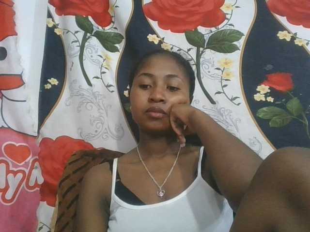 Marinah1a live cam on BongaCams