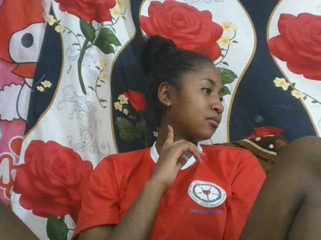 Marinah1a live cam on BongaCams