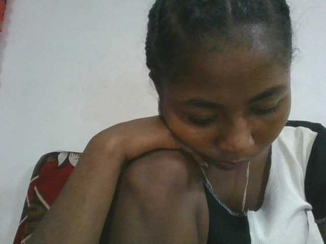 Marinah1a live cam on BongaCams