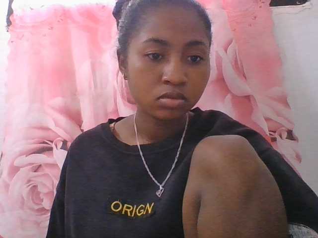 Marinah1a live cam on BongaCams