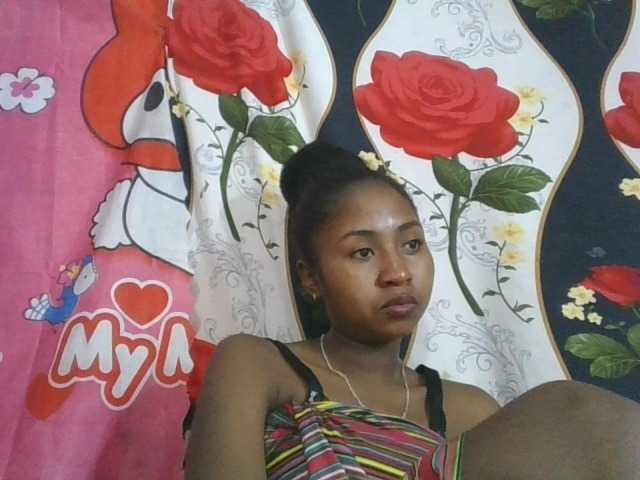 Marinah1a live cam on BongaCams