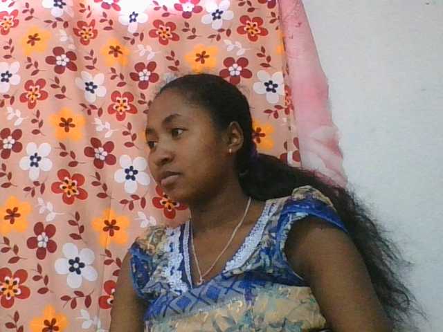 le modèle Marinah1a est en webcam porno dans un show sur le site bongacams, il possède les tags suivants: Ebony,Brunette,Shaved