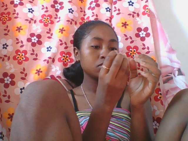 Marinah1a live cam on BongaCams