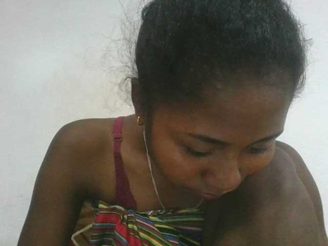 Marinah1a live cam on BongaCams