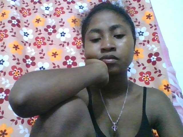 Marinah1a live cam on BongaCams