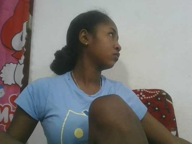 Marinah1a live cam on BongaCams