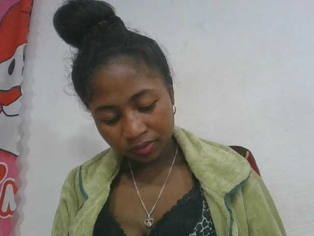 Marinah1a live cam on BongaCams