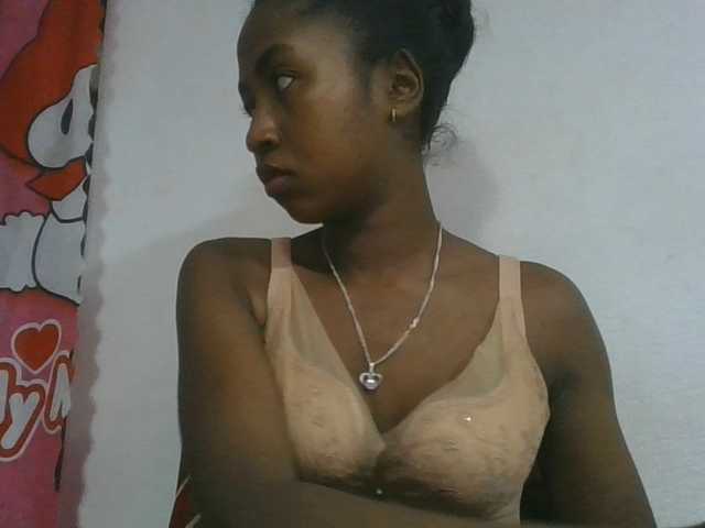 Marinah1a live cam on BongaCams