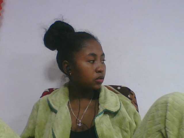Marinah1a live cam on BongaCams