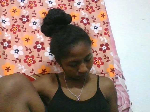 Marinah1a live cam on BongaCams