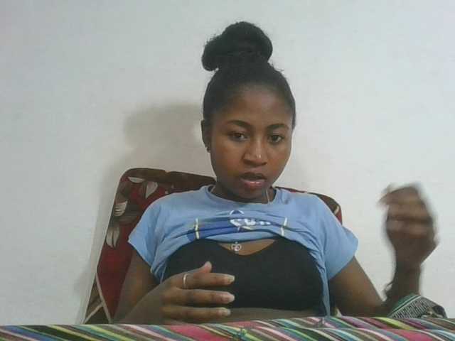 Marinah1a live cam on BongaCams