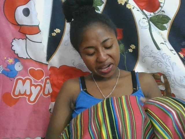Marinah1a live cam on BongaCams