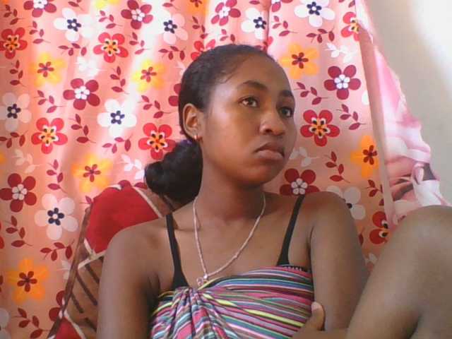 Marinah1a live cam on BongaCams