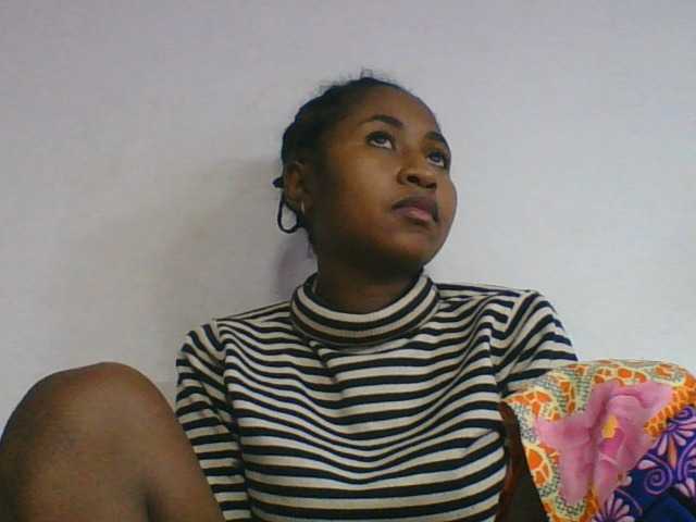 Marinah1a live cam on BongaCams