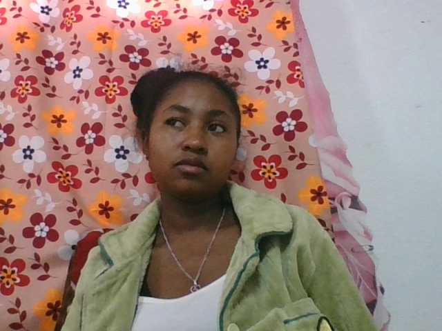 Marinah1a live cam on BongaCams