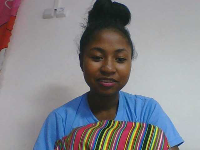 Marinah1a live cam on BongaCams