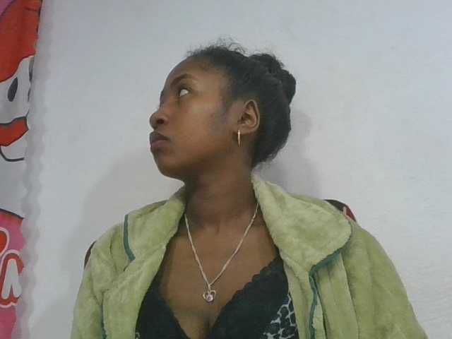 Marinah1a live cam on BongaCams