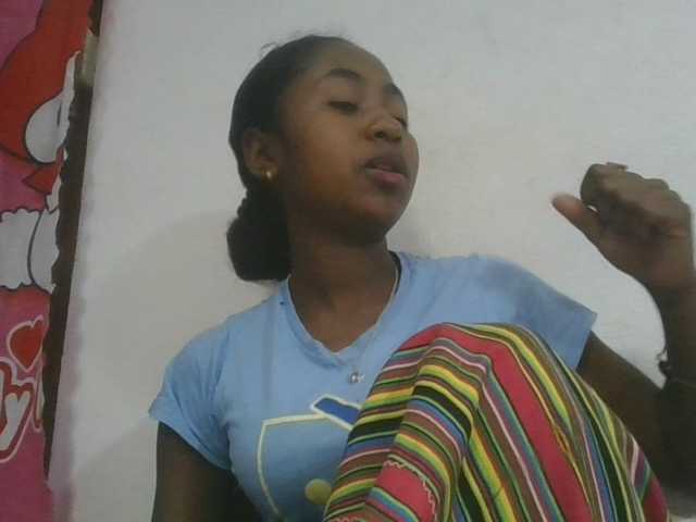 Marinah1a live cam on BongaCams