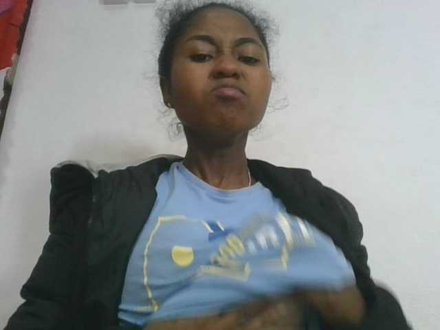 Marinah1a live cam on BongaCams