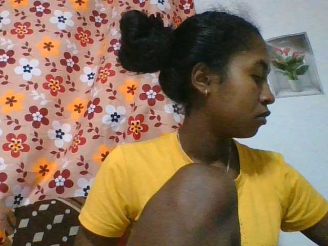Marinah1a live cam on BongaCams