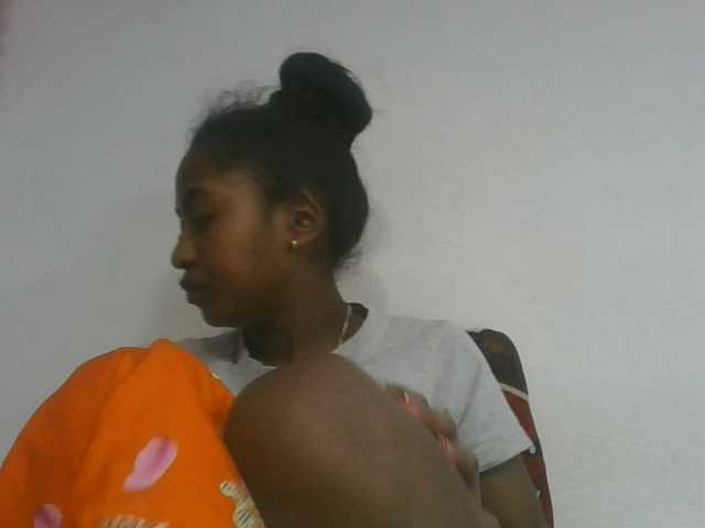 Marinah1a live cam on BongaCams
