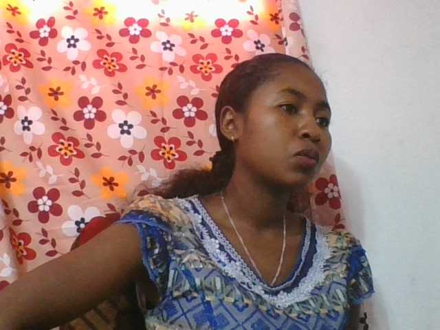 Marinah1a live cam on BongaCams