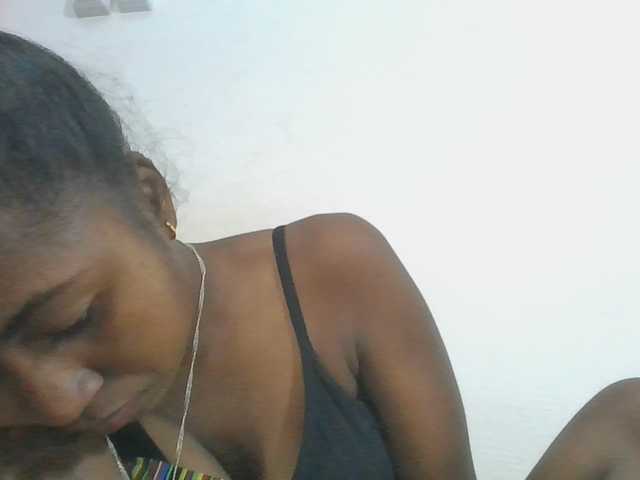 Marinah1a live cam on BongaCams