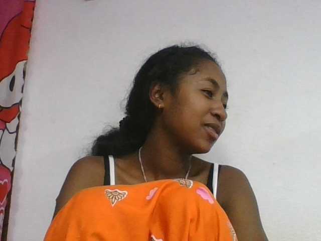 Marinah1a live cam on BongaCams