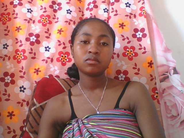 Marinah1a live cam on BongaCams