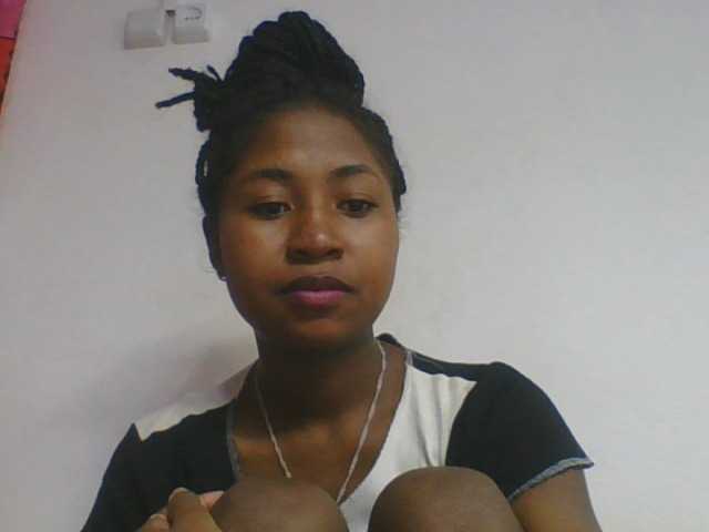 Marinah1a live cam on BongaCams