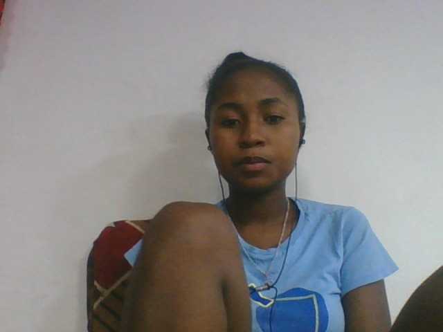 Marinah1a live cam on BongaCams