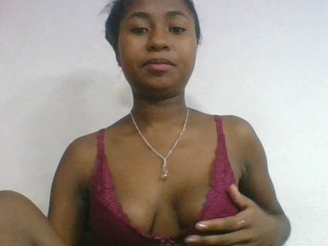 Marinah1a live cam on BongaCams