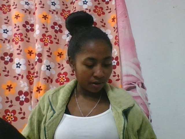 Marinah1a live cam on BongaCams