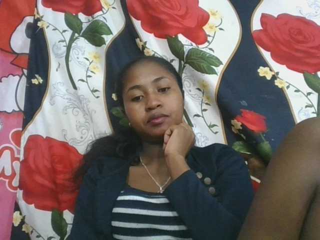 Marinah1a live cam on BongaCams