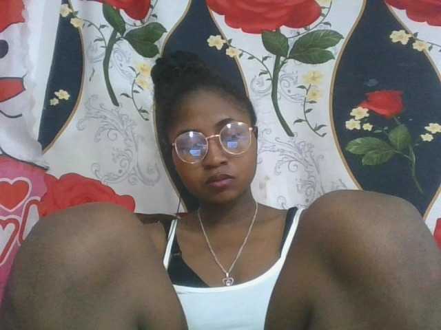 Marinah1a live cam on BongaCams