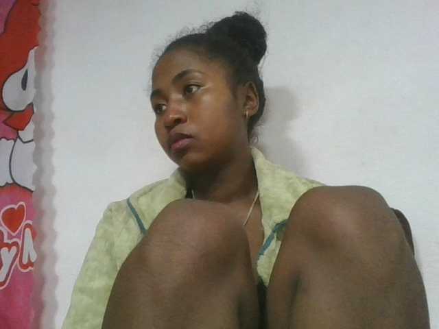 Marinah1a live cam on BongaCams