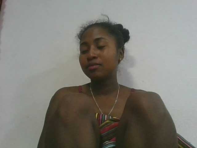 Marinah1a live cam on BongaCams
