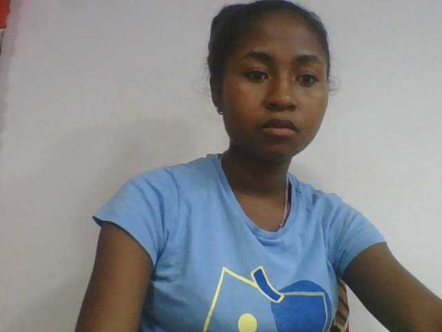 Marinah1a live cam on BongaCams