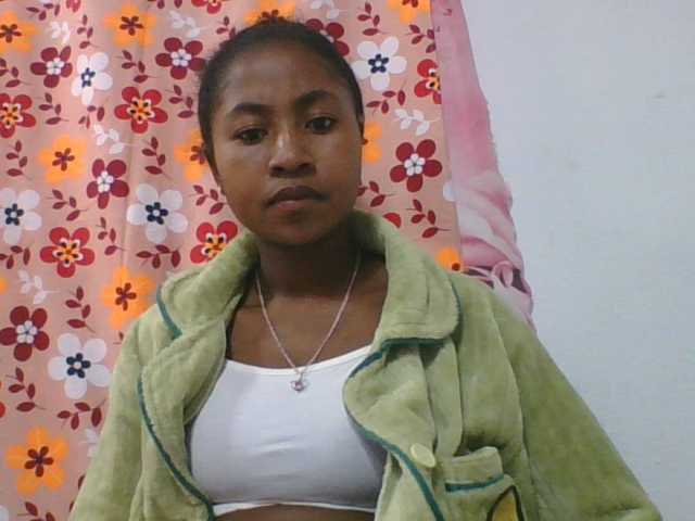 Marinah1a live cam on BongaCams
