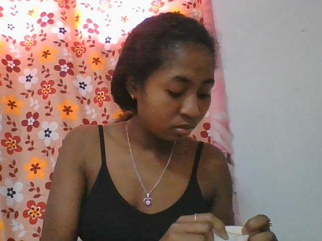 Marinah1a live cam on BongaCams