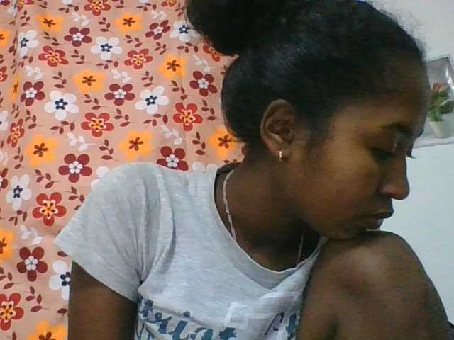 Marinah1a live cam on BongaCams