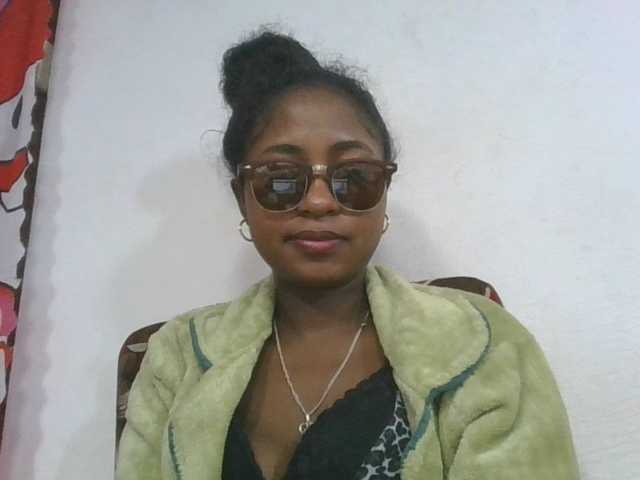 Marinah1a live cam on BongaCams